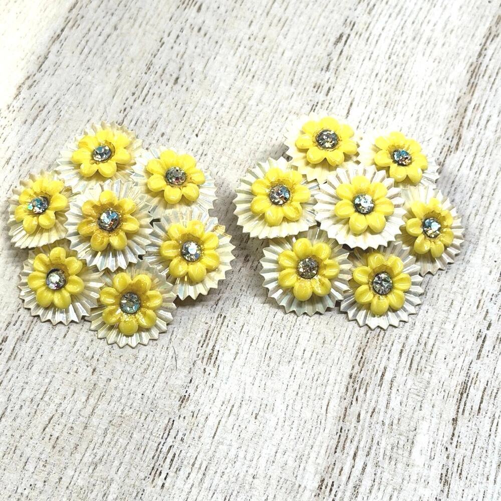 Vintage Coro Yellow & White Floral Clip-Ons ✨